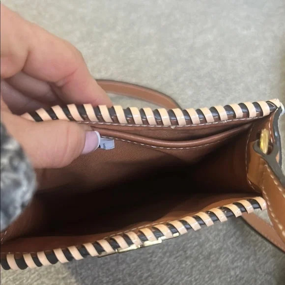 Tory Burch Tan Crossbody Bag with Structured Design and Leather Finish - Picture 2 of 5